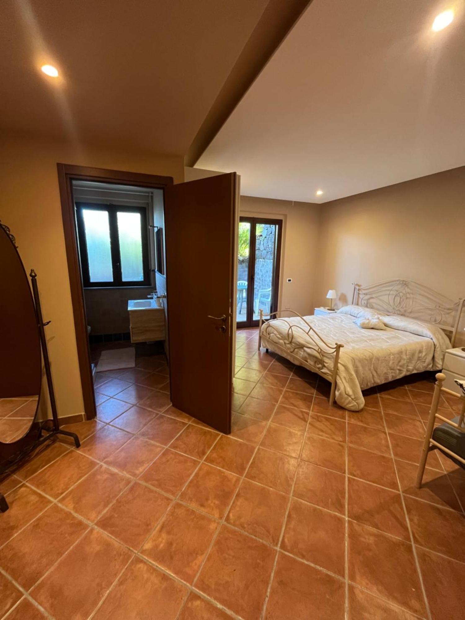 Villa Etna Tra Le Querce Santa Venerina Exterior foto